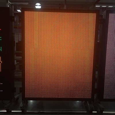 La matriz exhibe el módulo de la señal de tráfico del tablero de mensajes P16 P20 P25 de VMS