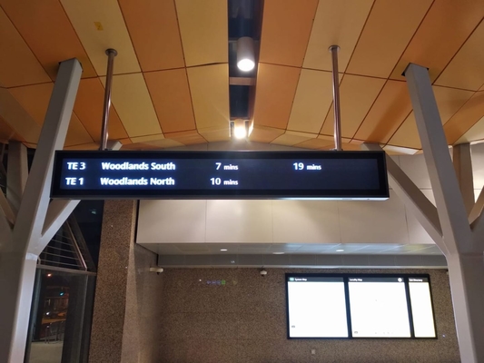 Pantalla de la publicidad del centro comercial de la tablilla de anuncios del vuelo del aeropuerto de P6 P8