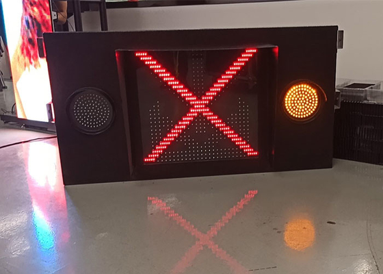 Luz de la aduana encima del triángulo llevado P12mm de las muestras de las VM alrededor de la forma cuadrada