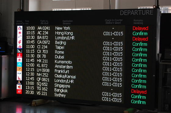 Presentación de la información del vuelo del aeropuerto de P6 P12 para el pasajero del viajero