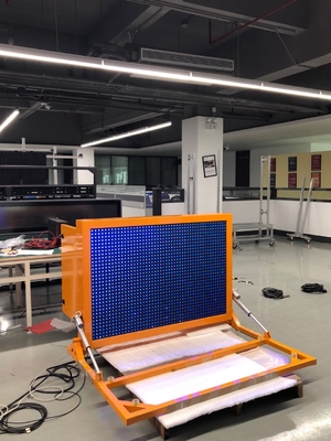 El remolque de P16mm P31mm VMS firma la pantalla de la pantalla LED del camión de Digitaces