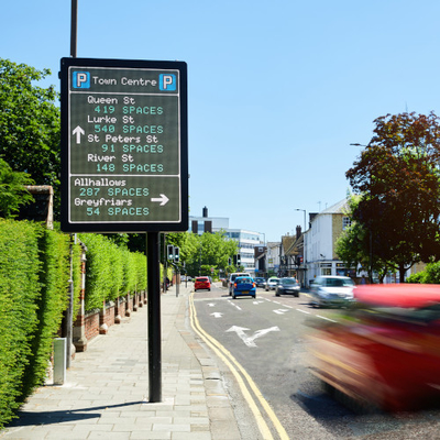 Pantalla LED impermeable al aire libre a todo color del aparcamiento IP65 de P12 VMS