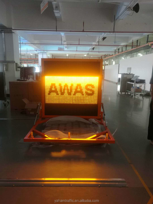Cartelera móvil de la pantalla LED del remolque de IP56 P10 para la seguridad en carretera del tráfico