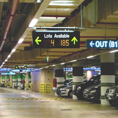 Alta pantalla LED a todo color del brillo EN12966 P12 para el estacionamiento