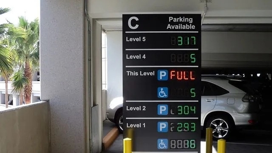 Alta pantalla LED a todo color del brillo EN12966 P12 para el estacionamiento