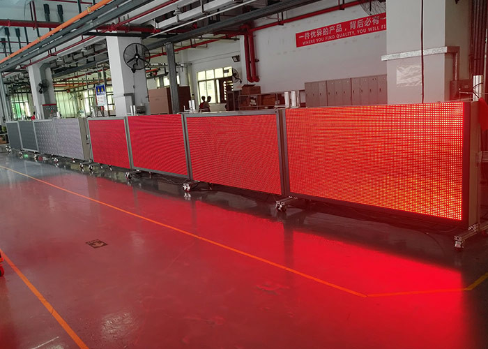 El mensaje de la matriz del tráfico 3 in1 SMD LED exhibe el solo módulo del color rojo